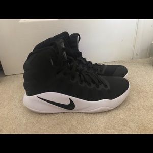 Women’s nike hyper dunk 2016 size 10